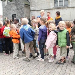 Twee rijen! - Scouts en Gidsen Zaventem 